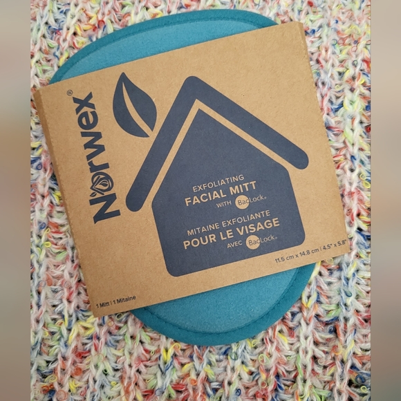 Norwex Skincare Norwex Exfoliating Facial Mitt Poshmark